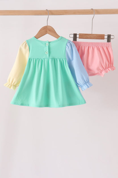 Colorblock character applique ruffle bloomer set